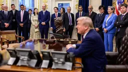Дональд Трамп уговорил американский суперинтеллект саморегулироваться
